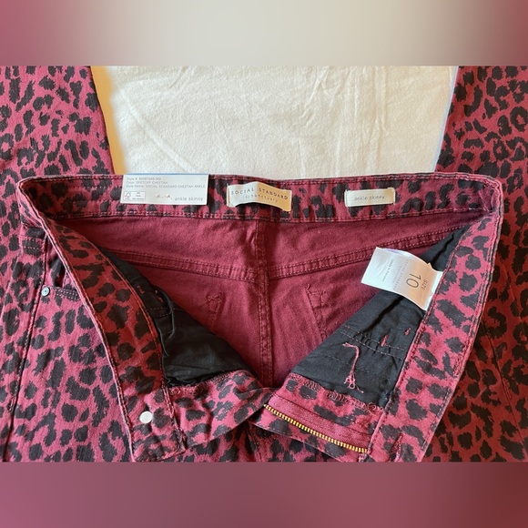 Social Standard by Sanctuary Ankle Skinny “Cheetah” Jeans Size 10 Deep Red NWT - Picture 5 of 10